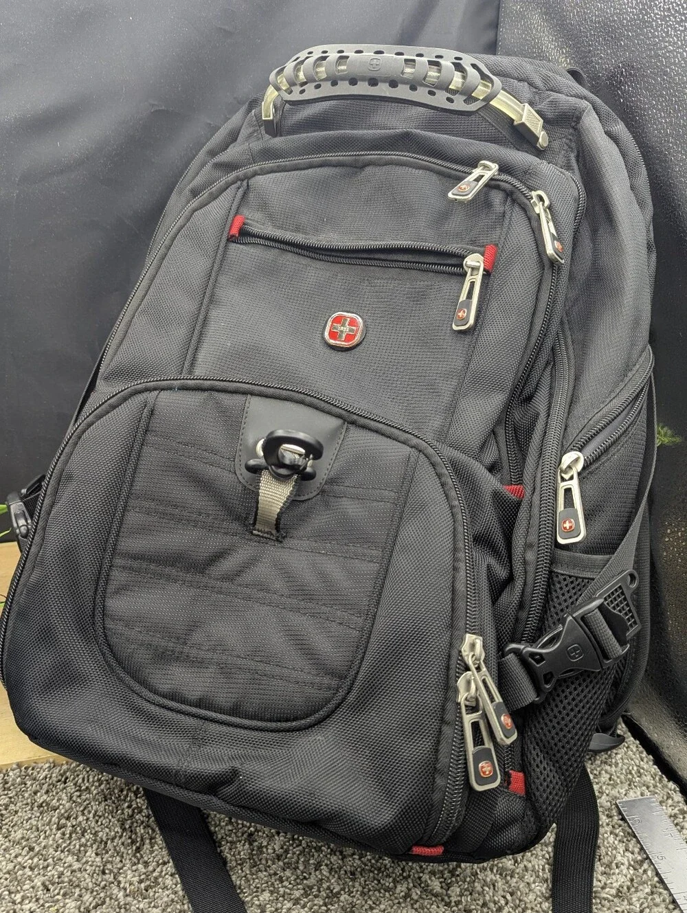 SwissGear 8112 USB Airflow Padded Shoulder Protection Laptop Hiking Backpack